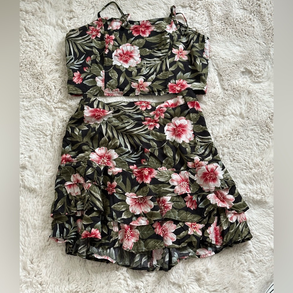 Flirty summer twin set